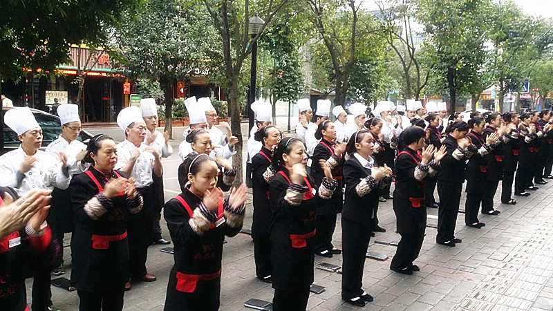 点击新窗口打开大图