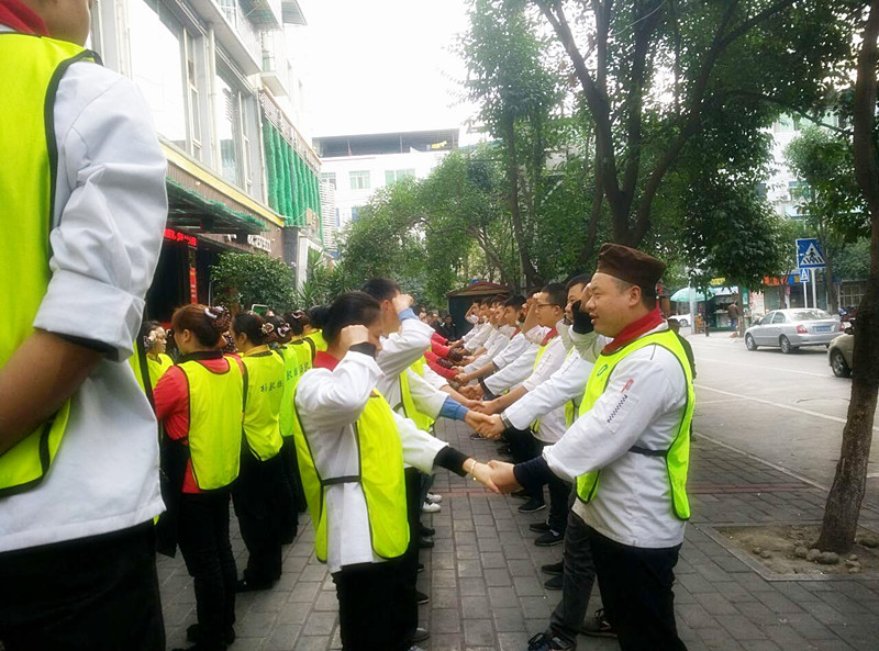 点击新窗口打开大图