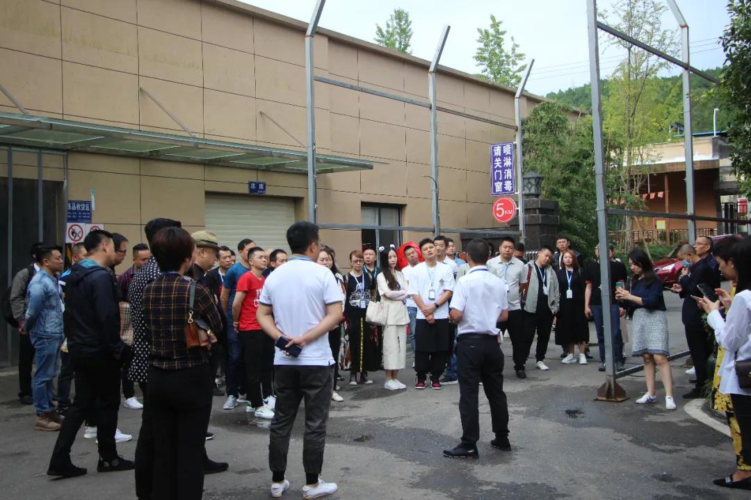 点击新窗口打开大图